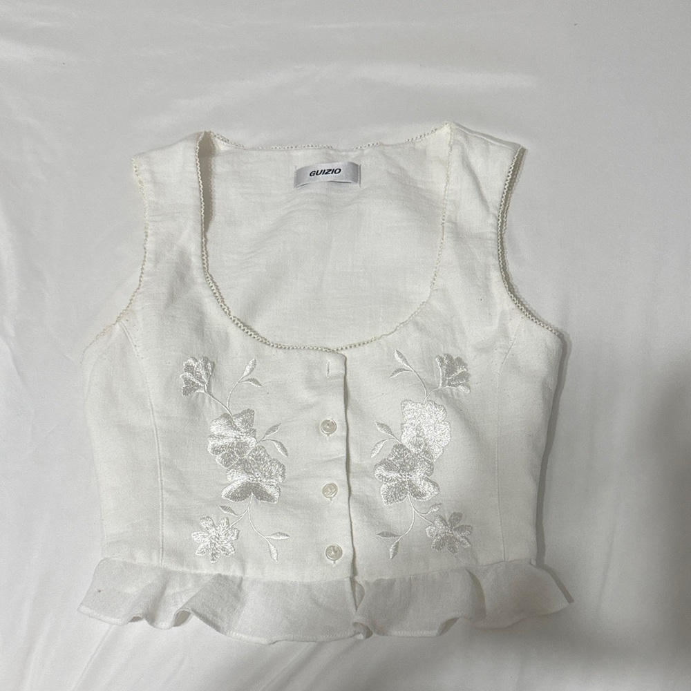 GUZIO White Embroidered Sleeveless Crop Top